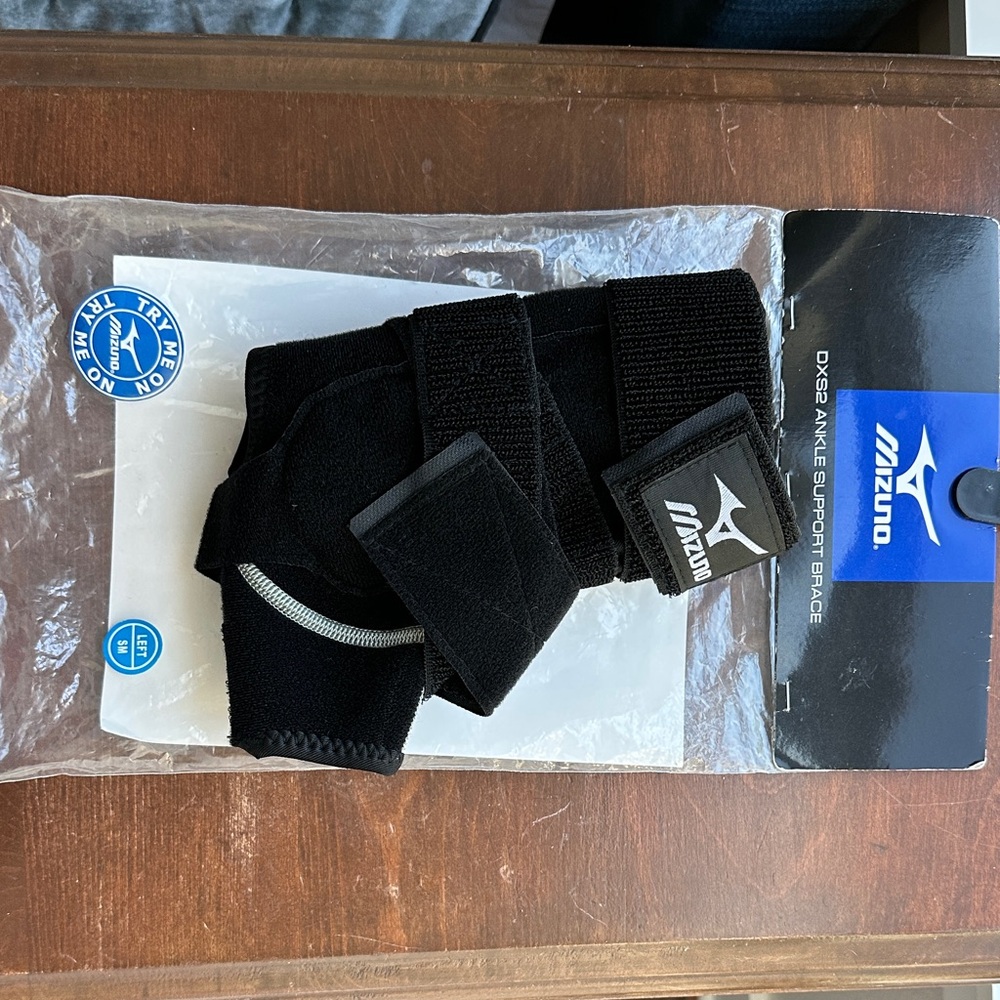 NWOT- Mizuno DXS2 LEFT ANKLE BRACE Ankle Support Brace - Adjustable Compression